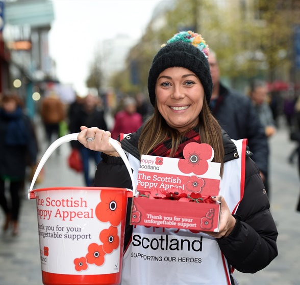 Fundraising-scottish-poppy-appeal-volunteers-2017-NEW-4593
