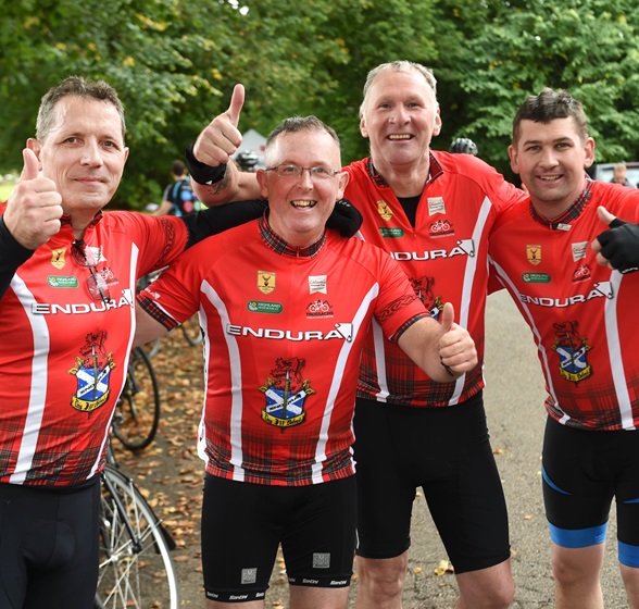 Events_Sportive_CyclistsGroupArmy_11529