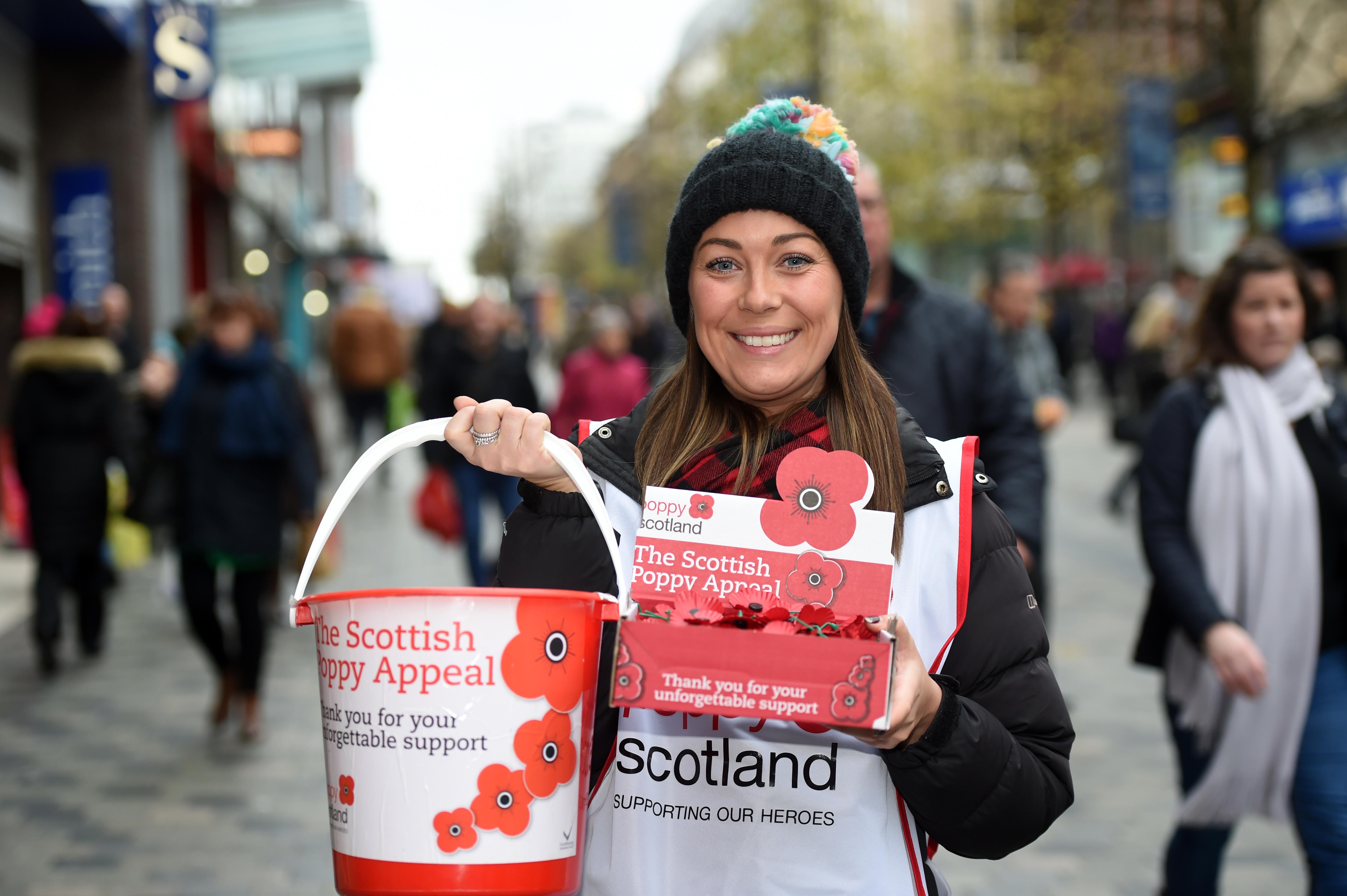 Fundraising-scottish-poppy-appeal-volunteers-2017-NEW-4593