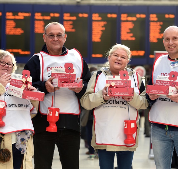 Fundraising-scottish-poppy-appeal-volunteers-2018-Glasgow-Poppy-day-6702