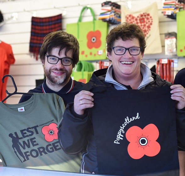 Fundraising_PoppyAppeal_PoppyUpShop_2016_Glasgow (2)